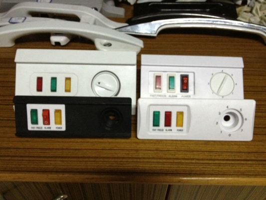 Le thermostat fait sur commande de pièces de congélateur de réfrigérateur d'ABS lambrisse le bleu rouge vert