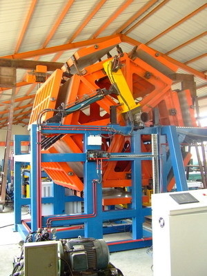 Chaîne de montage de réfrigérateur d'appareil électroménager ligne écumante de panneau rotatoire de porte