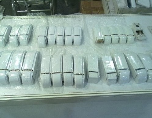 En acier et des charnières de porte de congélateur de poignées ABS blanc ou gris couvrant 80 L 150 L 200 L 250 L